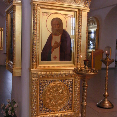 киот напольный резной, золоченный